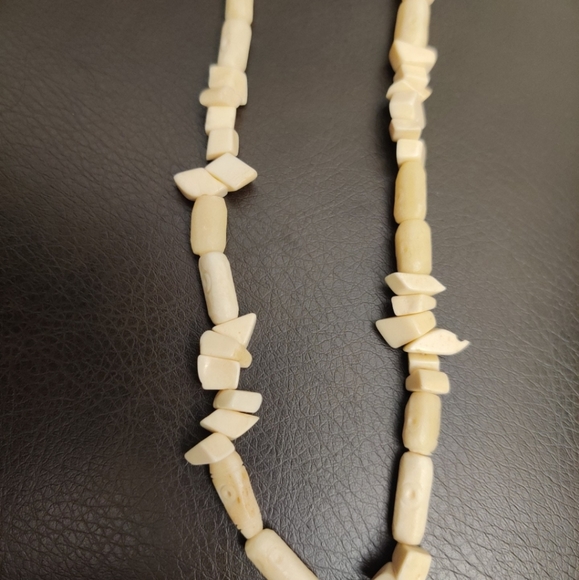 Vintage tribal bone 🦴 necklace in EUC - Picture 5 of 10